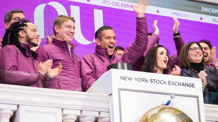 Awal tahun ini, Berkshire Hathaway dari Warren Buffett melakukan investasi AS$500 juta di perusahaan induk Nubank. Dengan dukungan tambahan dari pendukung seperti Ribbit, Tencent, Invesco, dan perusahaan modal ventura Sequoia, Nubank mendorong ekspansi perbankan online di seluruh wilayah Amerika Latin. Sampai saat ini, perusahaan memperkirakan bahwa struktur tanpa biaya telah menyelamatkan pelanggannya lebih dari AS$2 miliar.