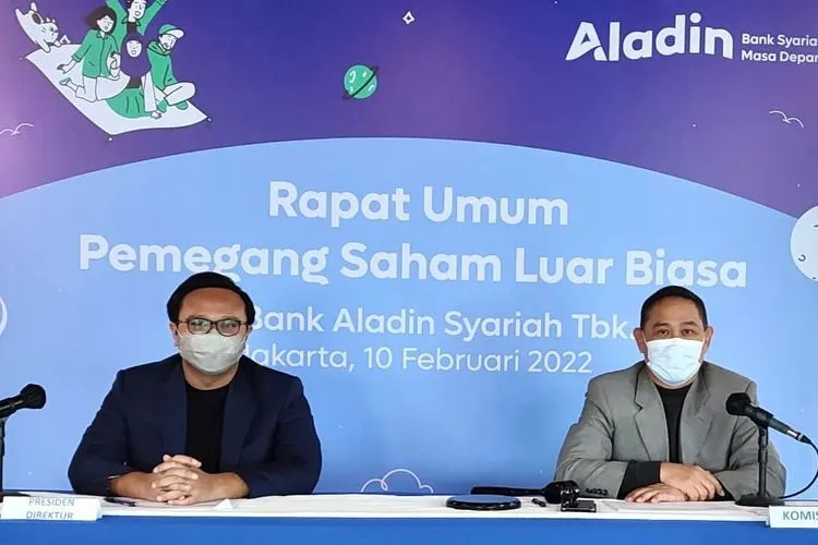 PT Bank Aladin Syariah Tbk (BANK) resmi mengubah susunan pengurus perseroan. Perubahan ini dilakukan melalui Rapat Umum Pemegang Saham Luar Biasa (RUPSLB) yang digelar Kamis (10/2). Tampak Presiden Direktur Bank Aladin, Dyota Marsudi (kiri) dan Komisaris Bank Aladin, Ationo Teguh Basuki (kanan).