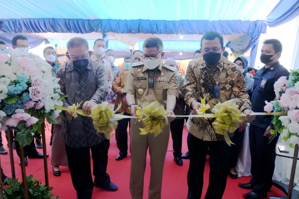 Bank BTN sudah hadir di Kota Parepare sejak Desember 2003, namun seiring dengan waktu, pesatnya pertumbuhan ekonomi di Kota Parepare , Bank BTN perlu memperkuat dan memperluas layanan di Kota Parepare dengan meningkatkan status menjadi Kantor Cabang, karena banyaknya potensi yang dikembangkan mulai dari sektor sektor pariwisata, perhotelan, perdagangan, kuliner yang menjadi sektor penopang utama dari perekonomian Kota Parepare.