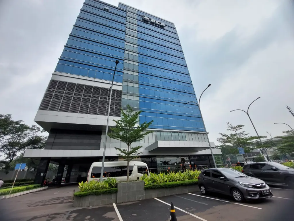 Wisma BCA Foresta yang mengusung konsep green building terletak di Kawasan Komersial Foresta di BSD City terpilih sebagai pemenang pertama Kategori Gedung Hemat Energi Sub Kategori Gedung Baru di ajang Penghargaan Subroto Bidang Efisiensi Energi (PSBE) 2022.