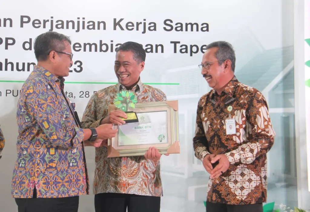 PT Bank Tabungan Negara (Persero) Tbk (BTN) menargetkan penyaluran KPR FLPP dan Tapera sepanjang tahun 2023 sekitar 182.250 unit senilai Rp27,337 triliun. Target tersebut diasumsikan dengan harga rumah sekitar Rp150 juta per unit.